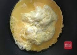 彩椒海鲜菇炒鸡蛋的做法图解4