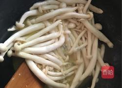 彩椒海鲜菇炒鸡蛋的做法图解5