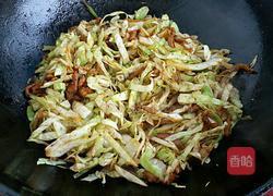 肉丝卷心菜炒面的做法图解5
