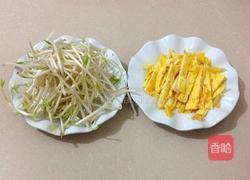 绿豆芽炒面的做法图解5