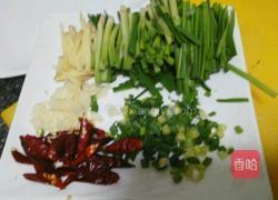 韭菜绿豆芽炒猪红的做法图解3