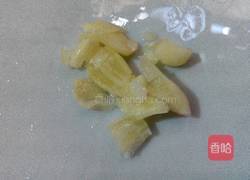 平菇炒卷心菜的做法图解3
