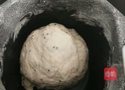 芝麻奶香土司的做法图解2