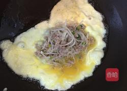 绿豆芽包蛋的做法图解8