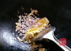 洋葱火腿肠蛋炒饭的做法图解5