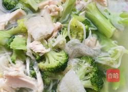 鸡胸肉西兰花竹荪汤的做法图解5