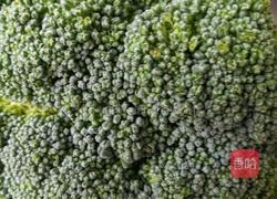 鸡胸肉西兰花竹荪汤的做法图解2