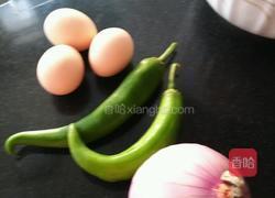洋葱炒蛋的做法图解1