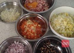 白菜猪肉饺子的做法图解2
