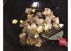 萝卜炖牛腩的做法图解3