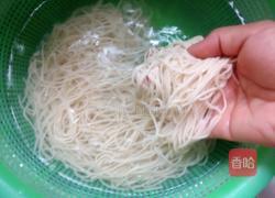 圣女果肉酱拌面的做法图解2