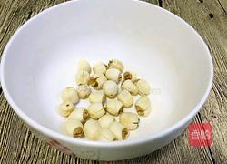 冰糖银耳莲子汤的做法图解1