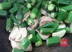 猪肉炒秋葵的做法图解8