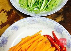 水芹菜炒莲菜的做法图解3