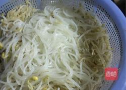 凉拌豆芽粉丝的做法图解1