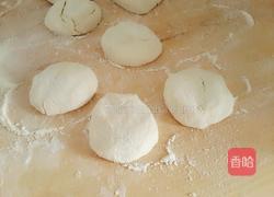 酸菜油梭子馅饼的做法图解11