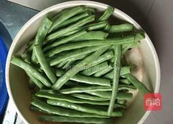 干煸四季豆肉末的做法图解1