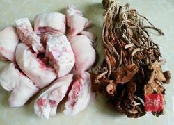 茶树菇烧猪蹄的做法图解1