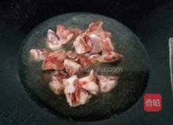 猪骨香菇粉丝汤的做法图解3