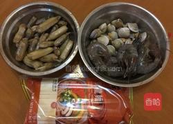 粤式海鲜面的做法图解1