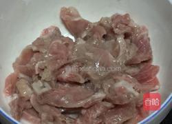 洋葱炒肉的做法图解2