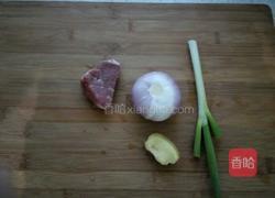 洋葱炒肉的做法图解1