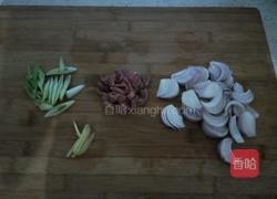 洋葱炒肉的做法图解2