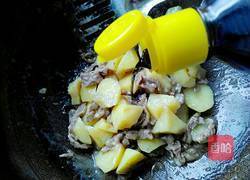 土豆焖牛肉的做法图解8
