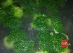 猪肉炒西兰花的做法图解5
