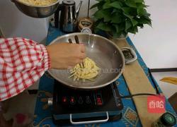 土豆丝饼的做法图解7