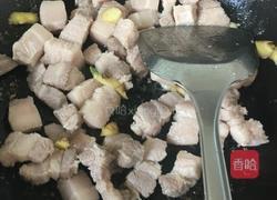 土豆红烧肉的做法图解1