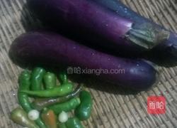 香炒茄子的做法图解1