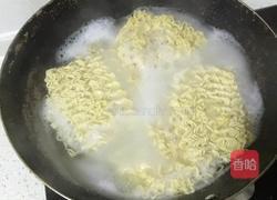 辣椒火腿炒面的做法图解2