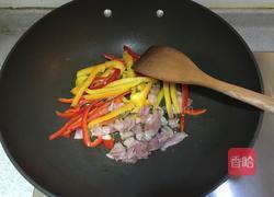 彩椒培根炒乌冬面的做法图解5