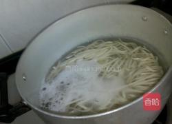 酱油番茄酱炒番茄面条的做法图解3