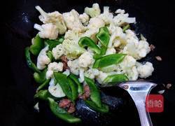 肉沫圆椒炒菜花的做法图解6