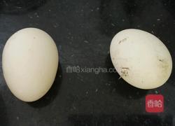 腊肠煎蛋的做法图解1