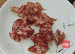 腊肠煎蛋的做法图解2