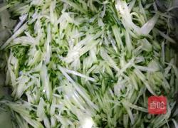 黄瓜鸡蛋虾仁饺子的做法图解1