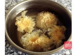 红枣枸杞银耳汤的做法图解1