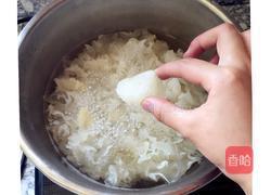 红枣枸杞银耳汤的做法图解5
