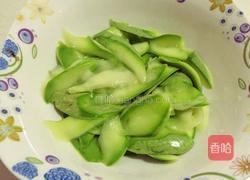 炝拌西葫芦的做法图解1