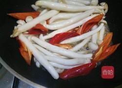 海鲜菇炒鸡丝的做法图解6