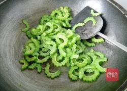 苦瓜炒蛋的做法图解3