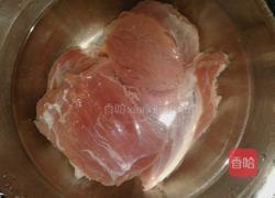 韭菜心炒肉丝的做法图解1