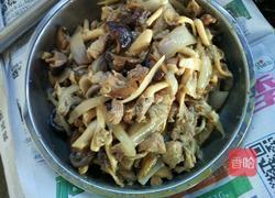 猪肉炒两菇的做法图解5