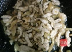 肉丝榨菜蛋花汤的做法图解3