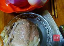 洋葱炒肉的做法图解1