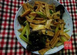 腐竹木耳炒芹菜的做法图解8