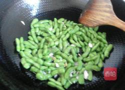 油焖毛豆荚的做法图解5